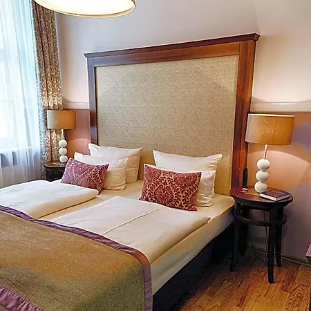 Am Schloss 4*