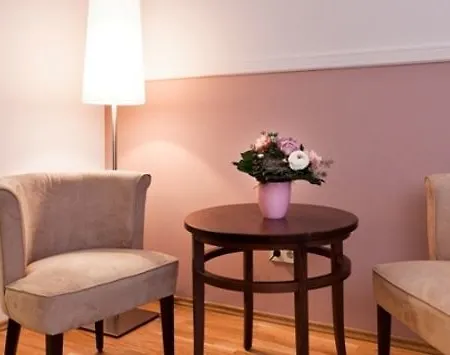 Aparthotel Am Schloss 4*