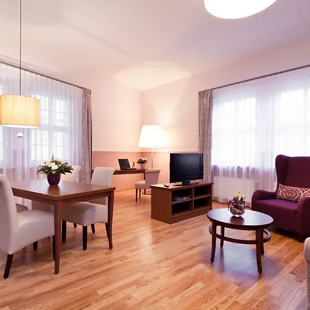 Aparthotel Am Schloss 4*
